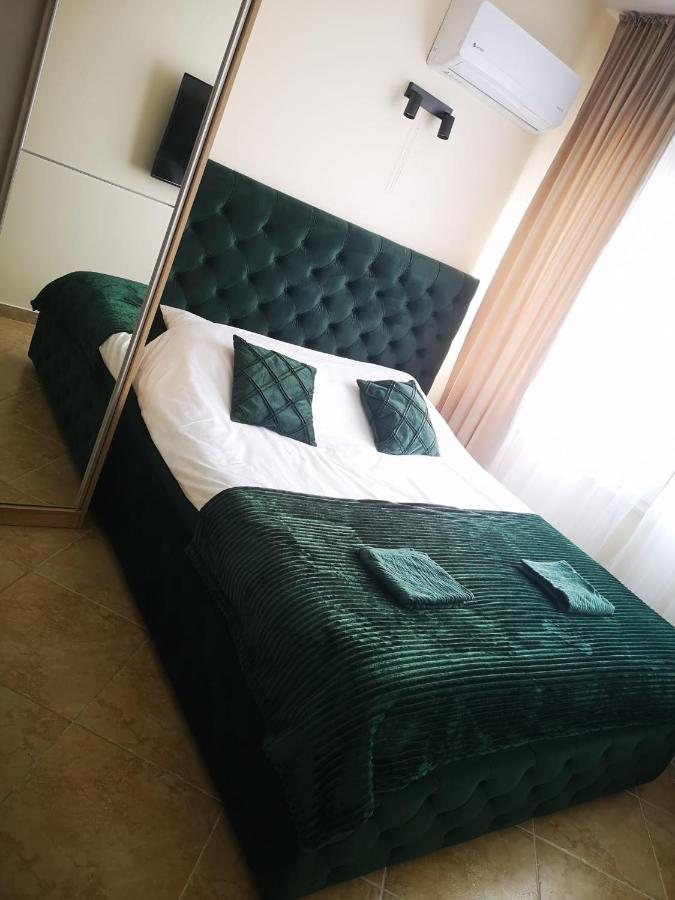 Riviera Deluxe Apartments Vlorë Екстериор снимка