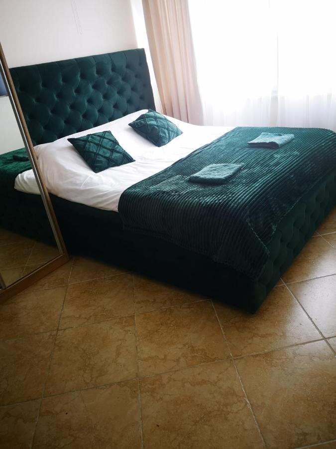 Riviera Deluxe Apartments Vlorë Екстериор снимка